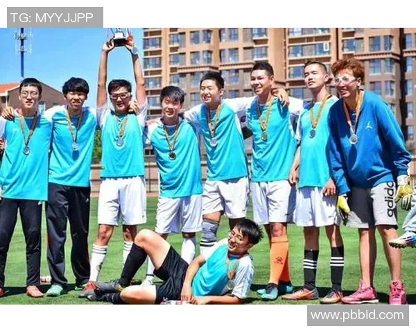 香港足球明星队精彩比赛再创佳绩进球瞬间引爆全场热情 香港足球明星队精彩比赛再创佳绩进球瞬间引爆全场热情